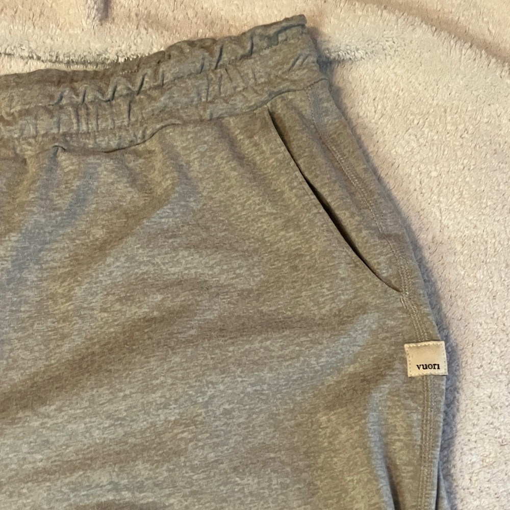 Vuori Performance joggers light gray - Picture 3 of 8